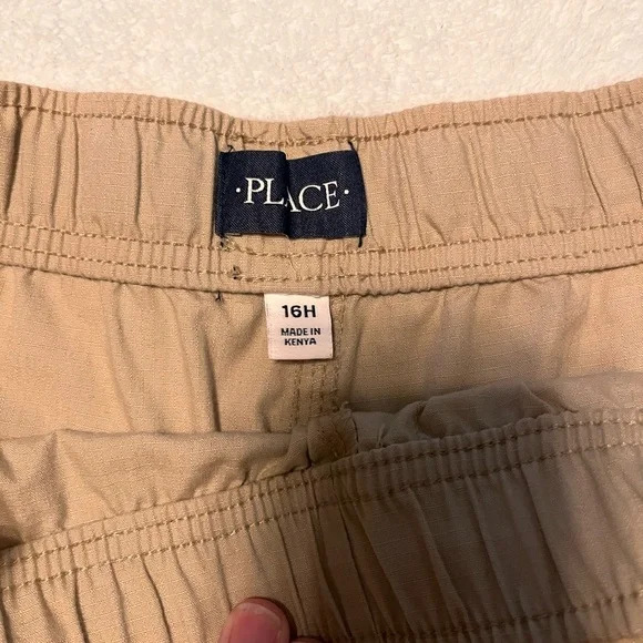 Tan Cargo Shorts - Picture 3 of 3